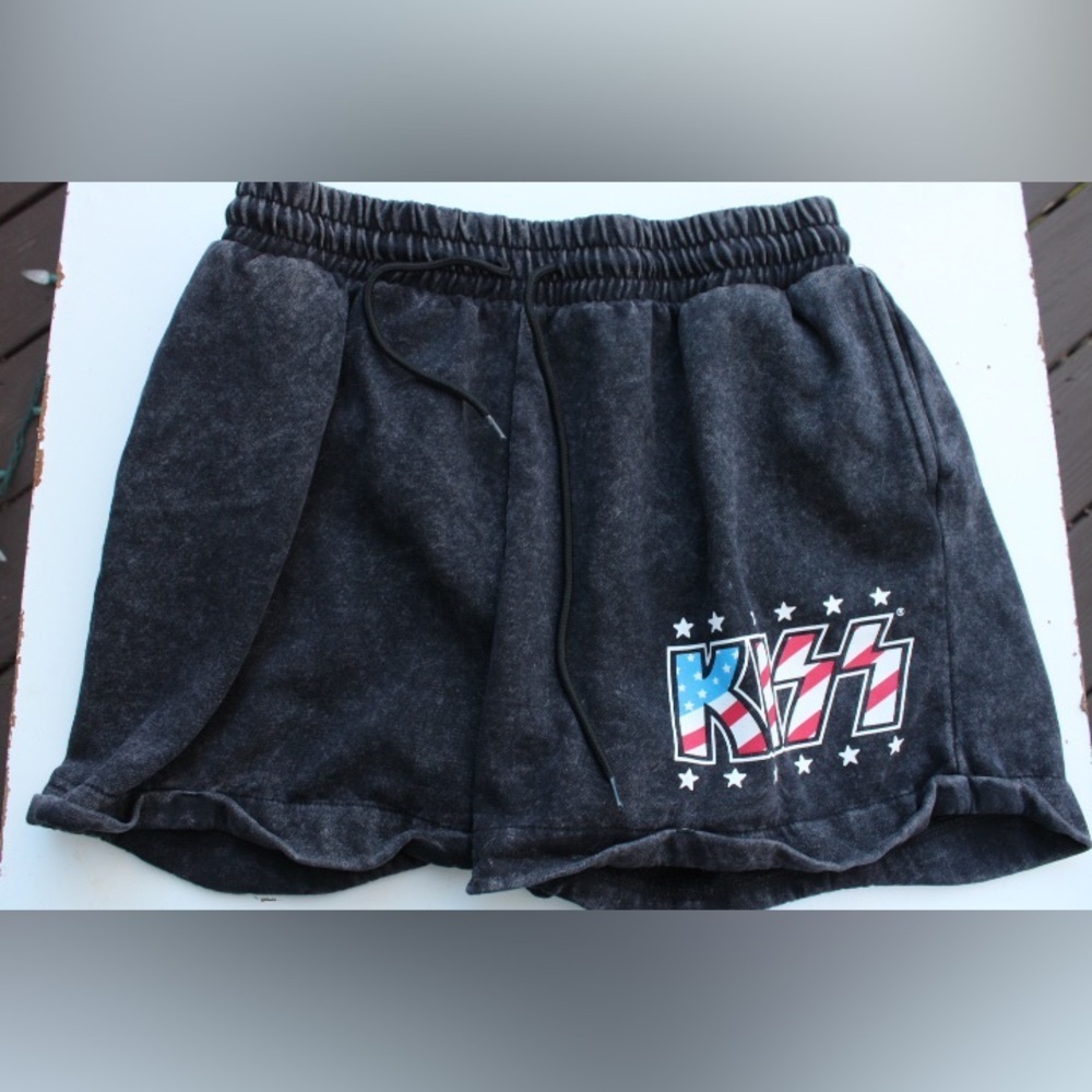 KISS mineral wash shorts